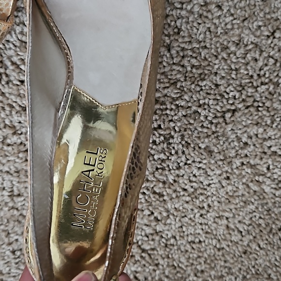 Gold Michael Kors heels! - Picture 2 of 8